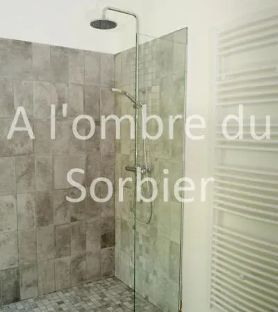 A L'ombre Du Sorbier *