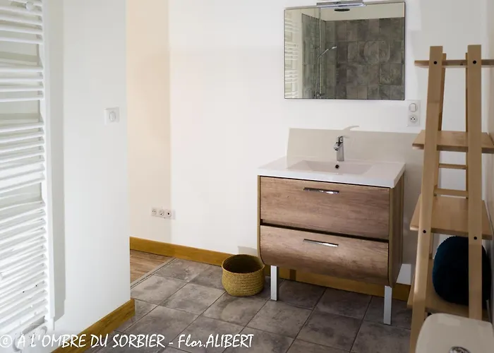 A L'ombre Du Sorbier