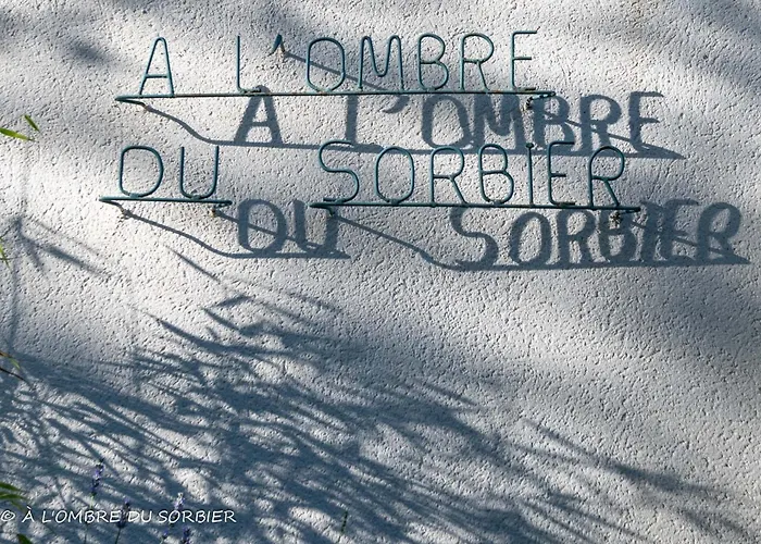 A L'ombre Du Sorbier *